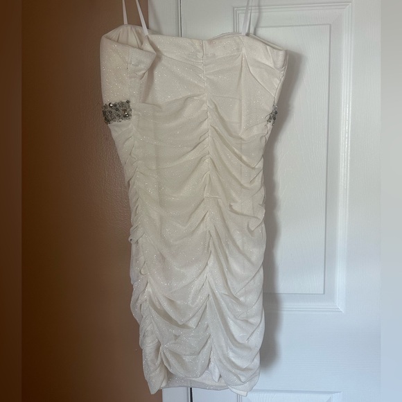 NWT Strapless White w/ Glitter dress; Juniors large - Picture 6 of 12